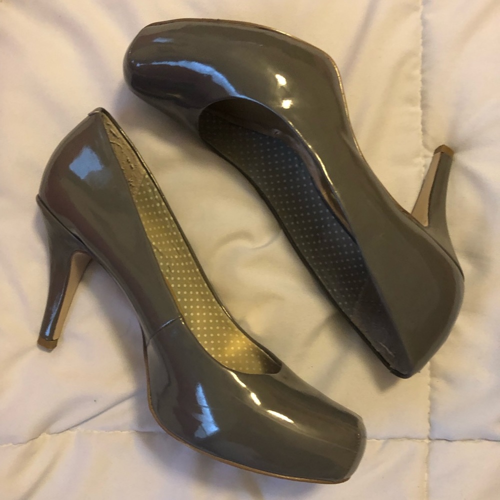 Madden Girl Gray Patent Leather Pumps